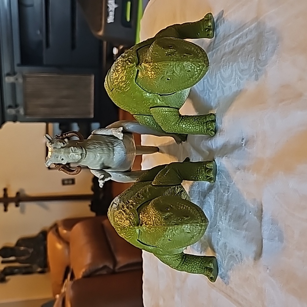 Vintage Star Wars figures . 1979 Dewbacks and TaunTaun.